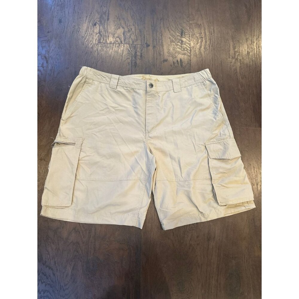 Columbia tan cargo shorts - 40” men’s - B11‎